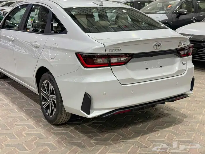 تويوتا يارس نص فل ابيض بنزين 2026 اقل سعر كاش وبنوك 24