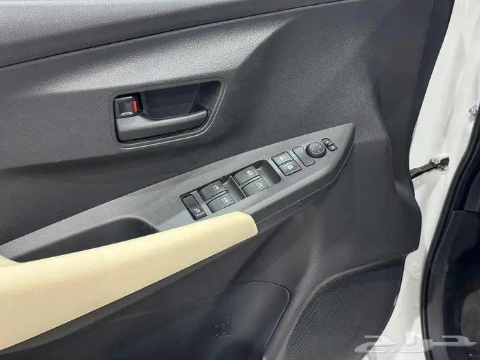 تويوتا يارس نص فل ابيض بنزين 2026 اقل سعر كاش وبنوك 36