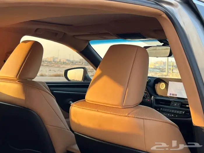 للبيع لكزس es 250 AA 2023 12