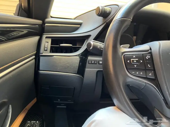 للبيع لكزس es 250 AA 2023 16