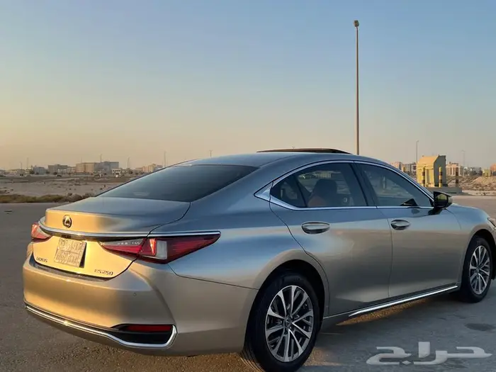 للبيع لكزس es 250 AA 2023 3