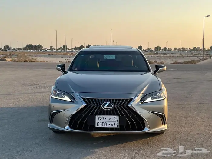 للبيع لكزس es 250 AA 2023 1