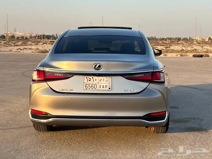 للبيع لكزس es 250 AA 2023 6