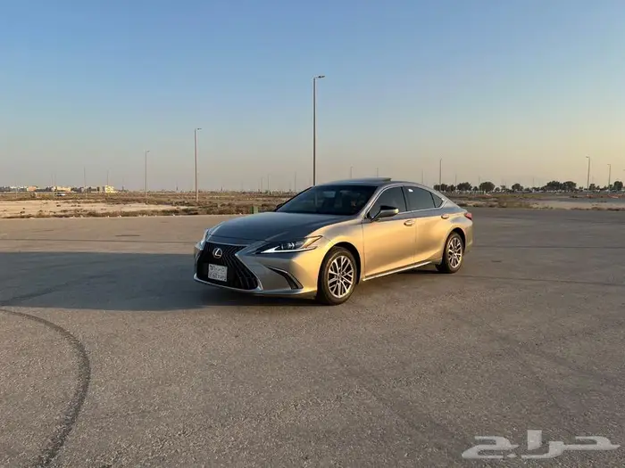 للبيع لكزس es 250 AA 2023 7