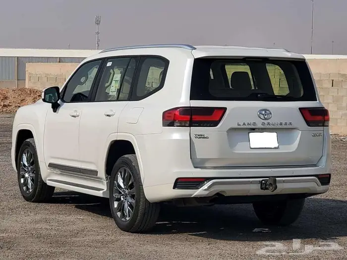 تويوتا لاند كروزر 2023 GXR 6