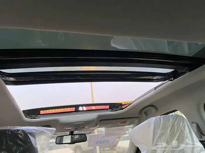 تويوتا اوربان كروزر 2025 4 كاميرات محيطية فتحة سقف بانوراما 14