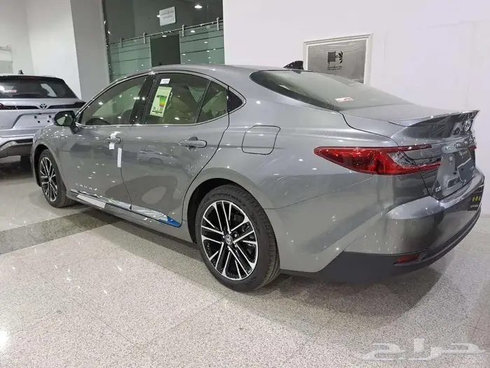 تويوتا كامري ال اي هايبرد (سقف بانوراما) 2025 3