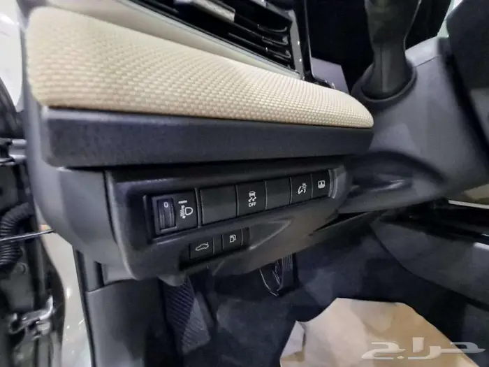 تويوتا كامري ال اي هايبرد (سقف بانوراما) 2025 5