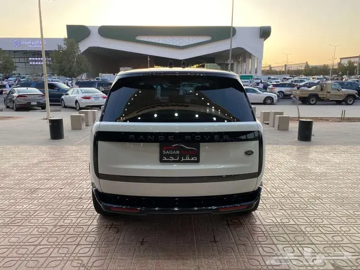 رينج روفر HSE 2023 ابيض 17