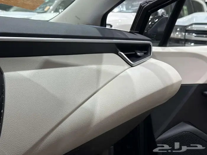 تويوتا كورولا 1.5 مطور جنوط اسود بنزين 2024 اقل سعر 9