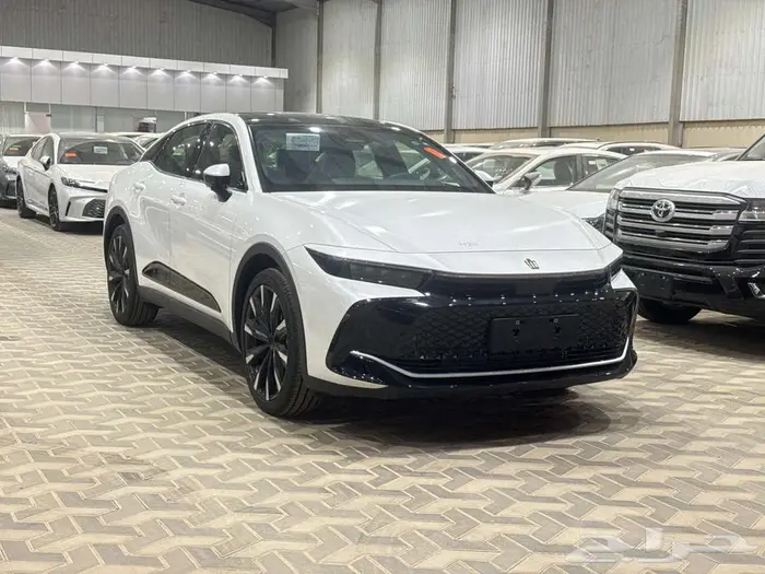 تويوتا كراون ماجيستا فل ابيض هايبرد 2023 اقل سعر كاش وبنوك 1