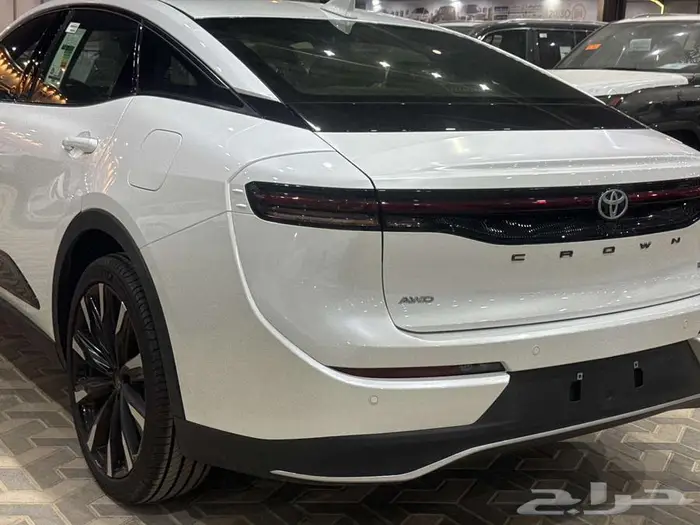 تويوتا كراون ماجيستا فل ابيض هايبرد 2023 اقل سعر كاش وبنوك 19