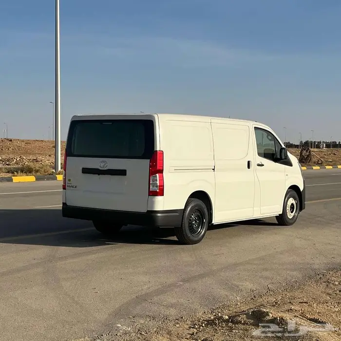 تويوتا هايس بضاعه سقف واطي 2026 1