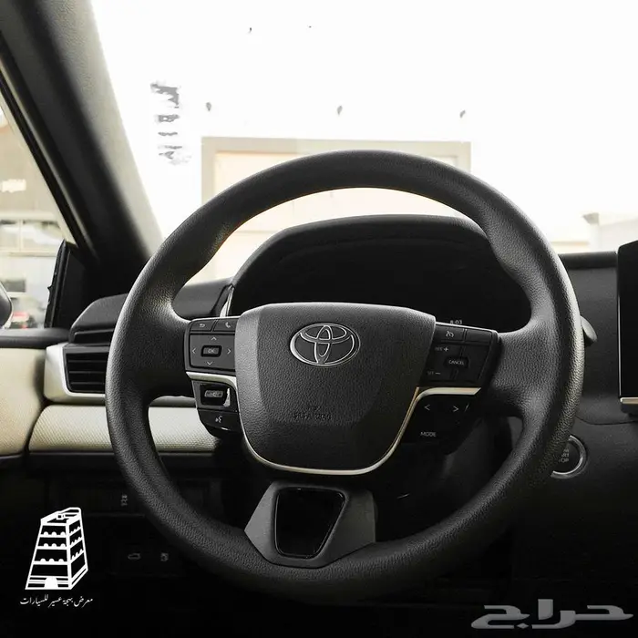 تويوتا كامري E استندر بنزين لون تيتانيوم موديل 2025 7