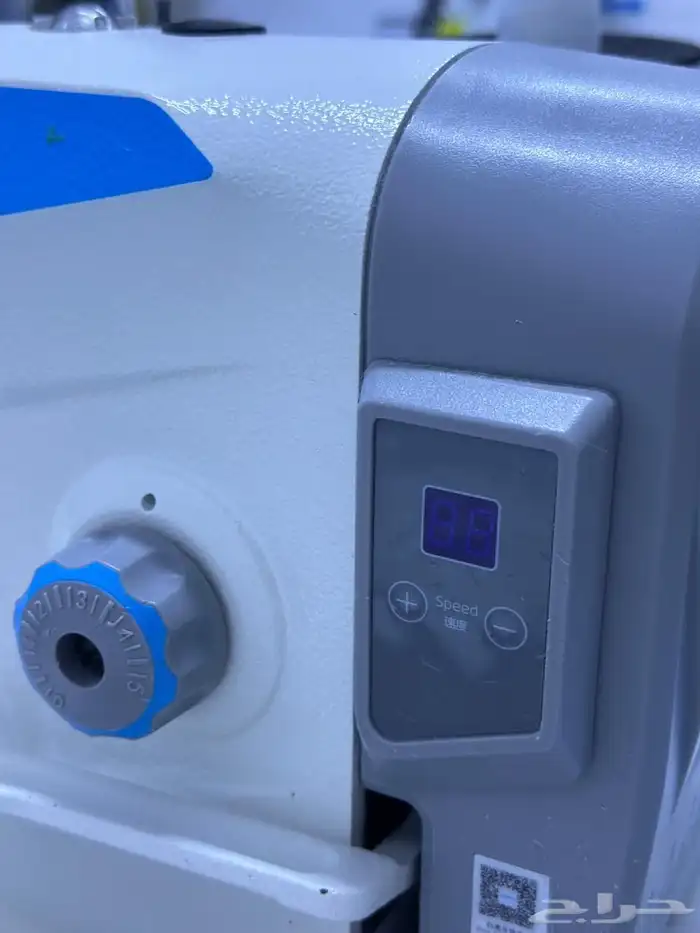 للبيع مكائن خياطة مع طاولاتها نظيفة جدا  عدد 3 1