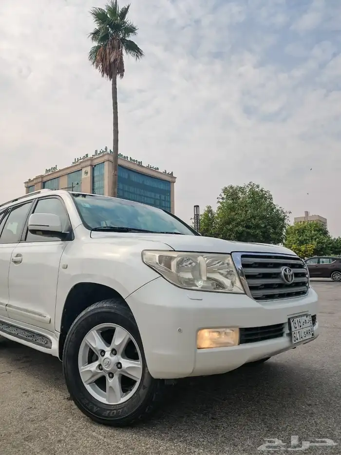 جيب لاندكروزر V.XR فل كامل ستين عام 2011 7