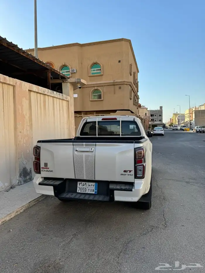 للبيع ايسيزو ديماكس 2