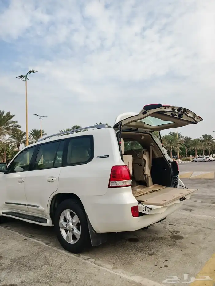 جيب لاندكروزر V.XR فل كامل ستين عام 2011 28