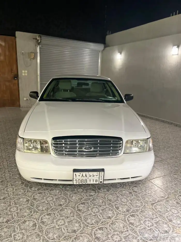 فورد كراون فكتوريا 2011 5