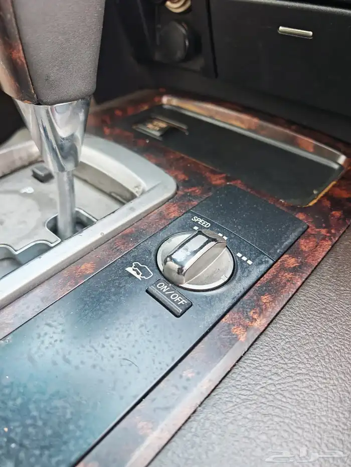 جيب لاندكروزر V.XR فل كامل ستين عام 2011 31