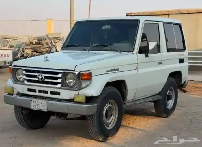 للبيع جيب تويوتا ربع موديل 88 3