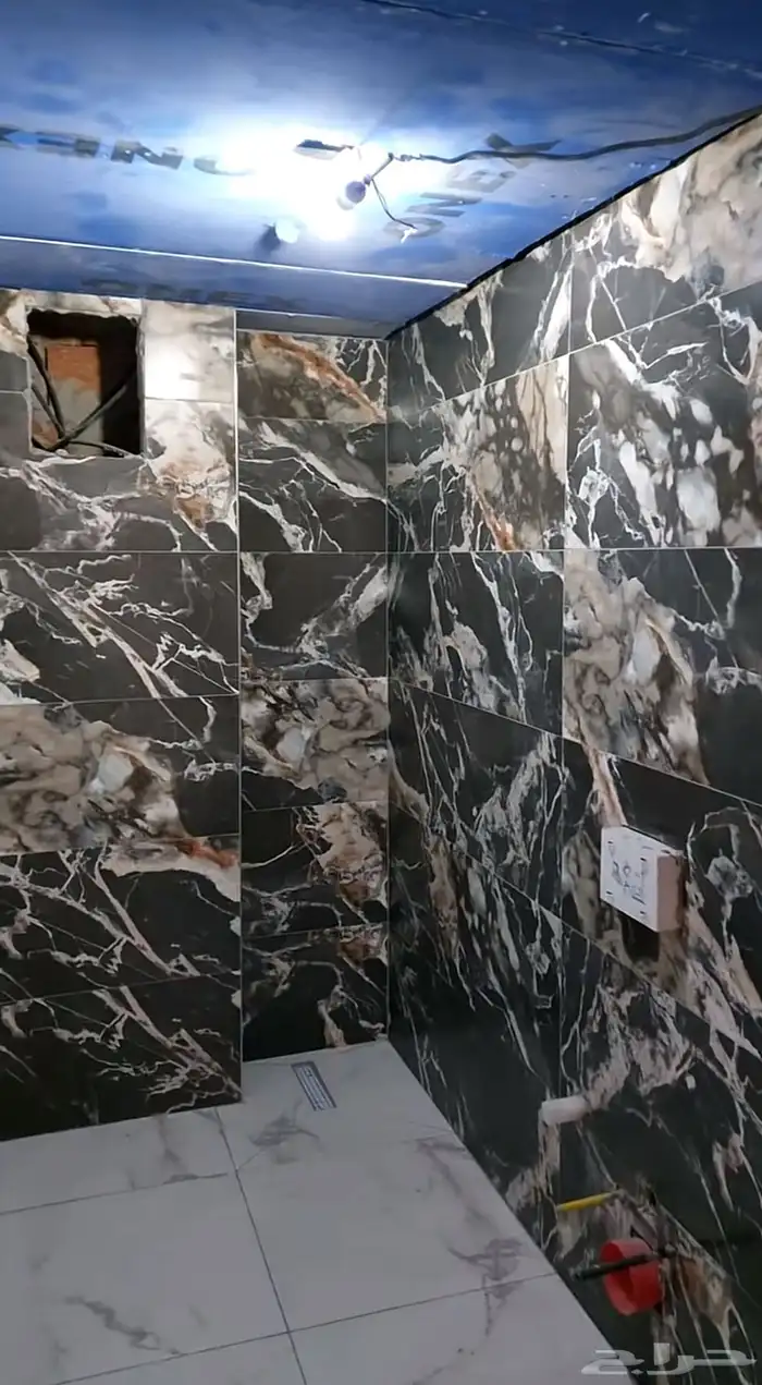 مبلط على الشرط 5