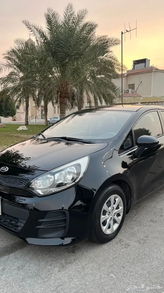 كيا ريو هاشباك أسود 2