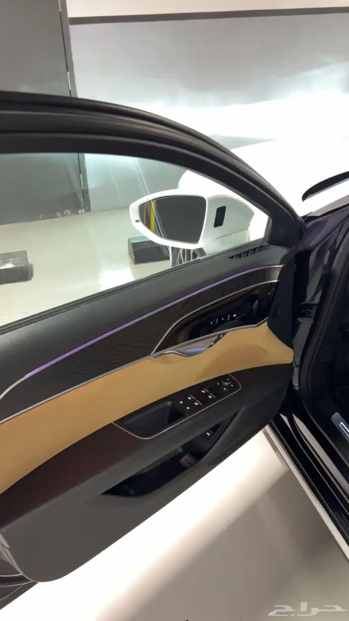 للبيع أودي أي8 الموديل 2019 10