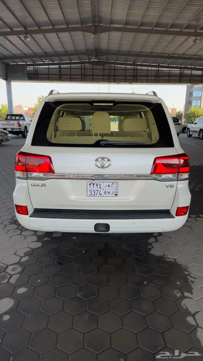 لاندكروزر 2016 سعودي فل كامل ب 170.000 5