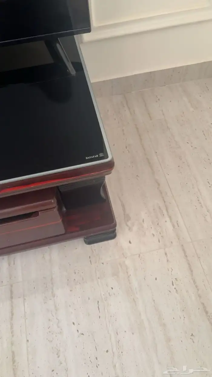 طاوله تلفزيون خشب استخدام اقل من سنه 1