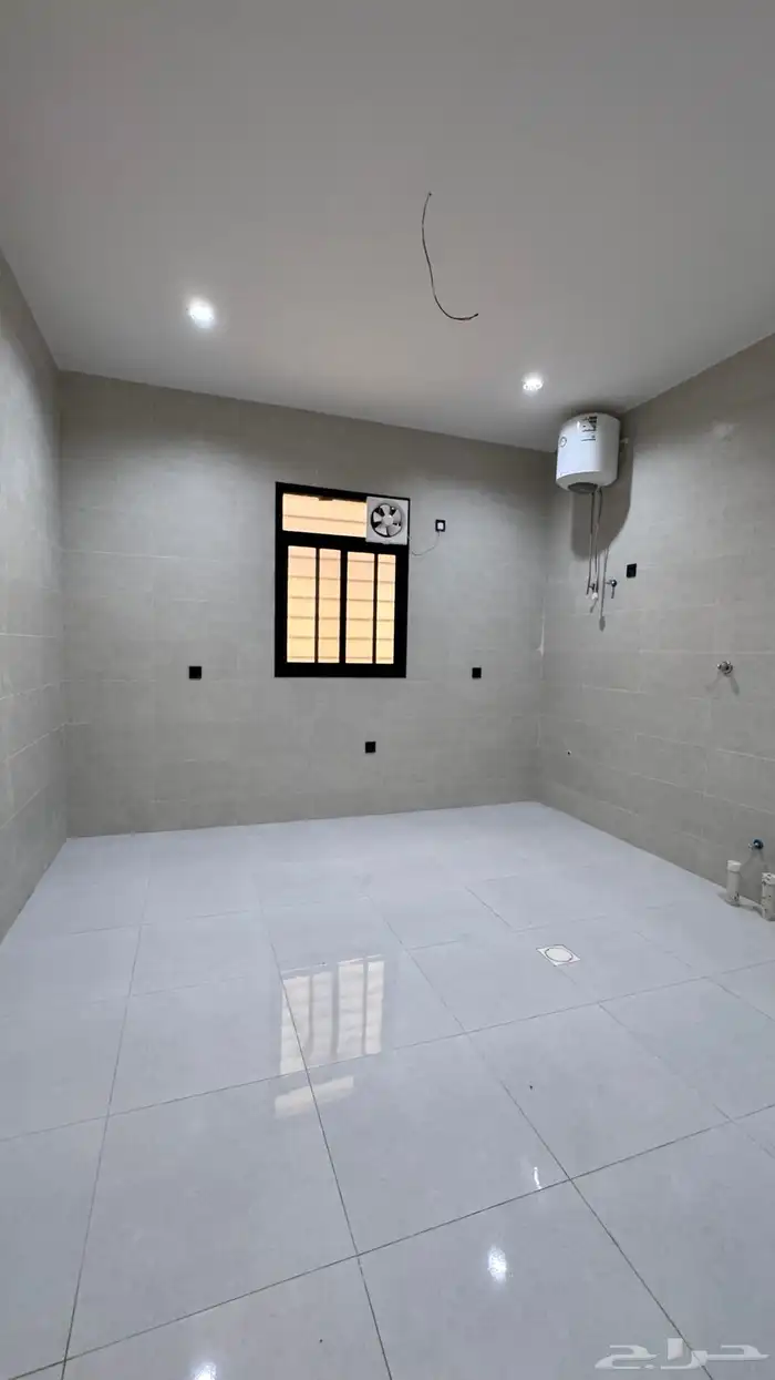 للبيع دور مستقل على ارض كامله من 850 الف شمال الخميس 7