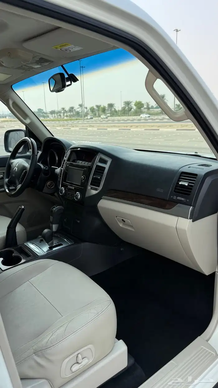 للبيع باجيرو 2017 فل كامل - مكينه 3.8 31