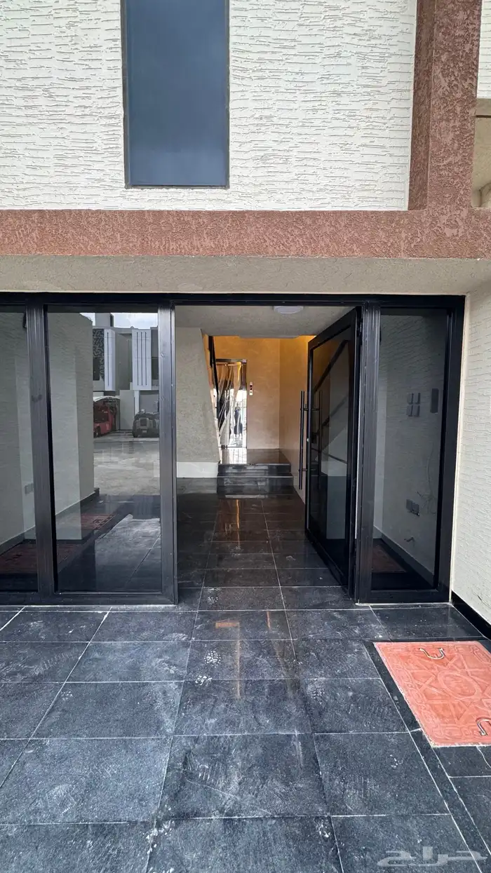 للبيع شقه علويه 6 غرف من 500 الف المحاله ابها 3