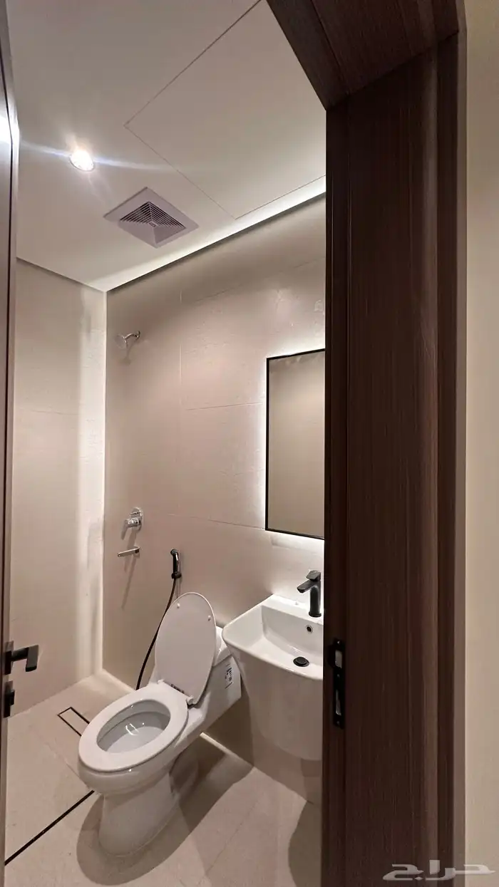 شقة راقية في الخبر للايجار السنوي اخر شقة في البرج 6