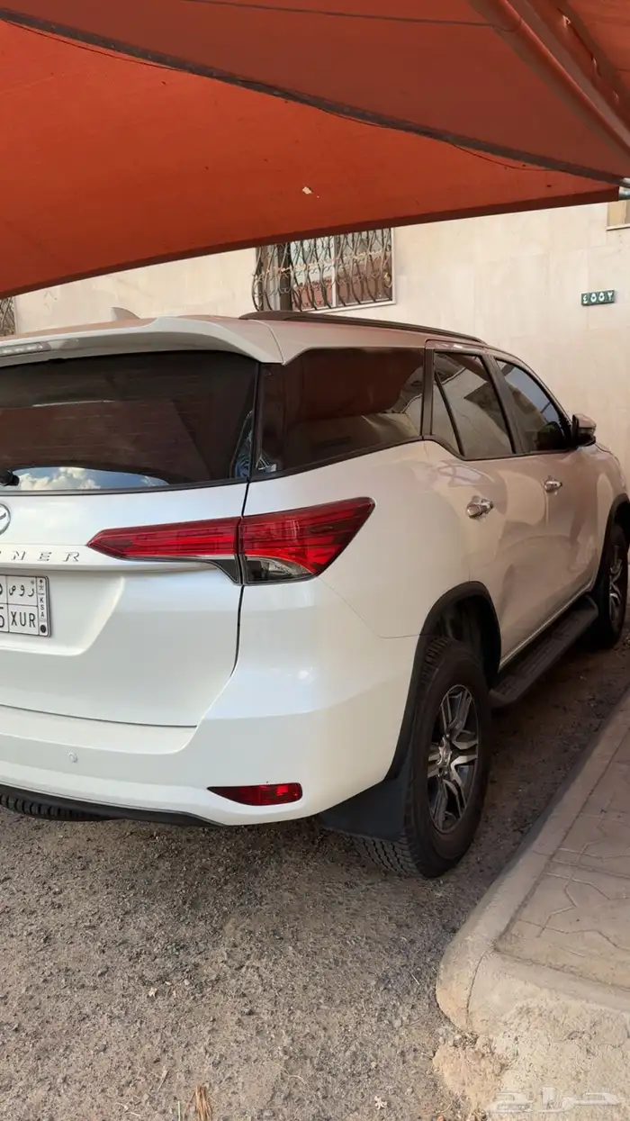 فورنتشر 2025 بنزين أربع سلندر دبل اللون أبيض الممشى 28 الف 3