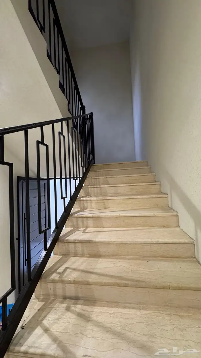 للبيع دور مستقل على ارض كامله من 850 الف شمال الخميس 22