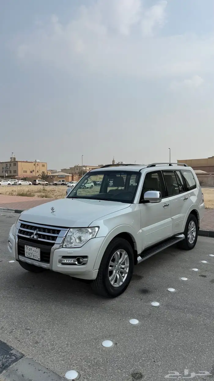 للبيع باجيرو 2017 فل كامل - مكينه 3.8 1