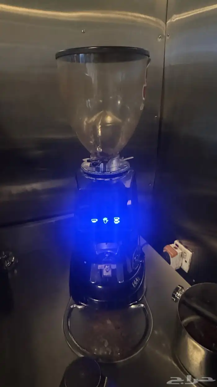 تراك للبيع جاهز مع اعراضه كونتينر 8