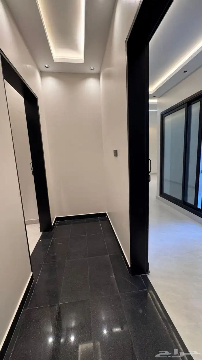 للبيع شقه علويه 6 غرف من 500 الف المحاله ابها 7