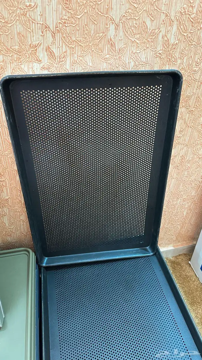 صواني باشكال مختلفه البيع بنصف السعر 0