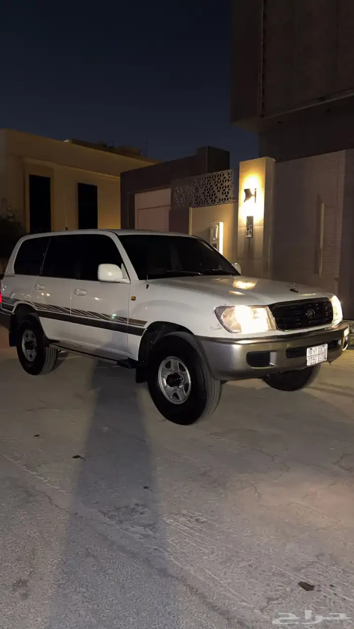 لاندكروزر 2000 10