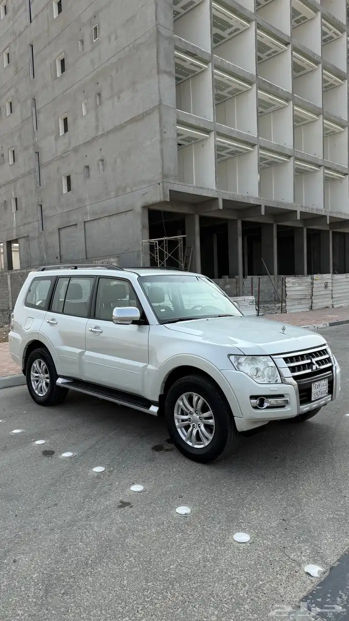 للبيع باجيرو 2017 فل كامل - مكينه 3.8 12