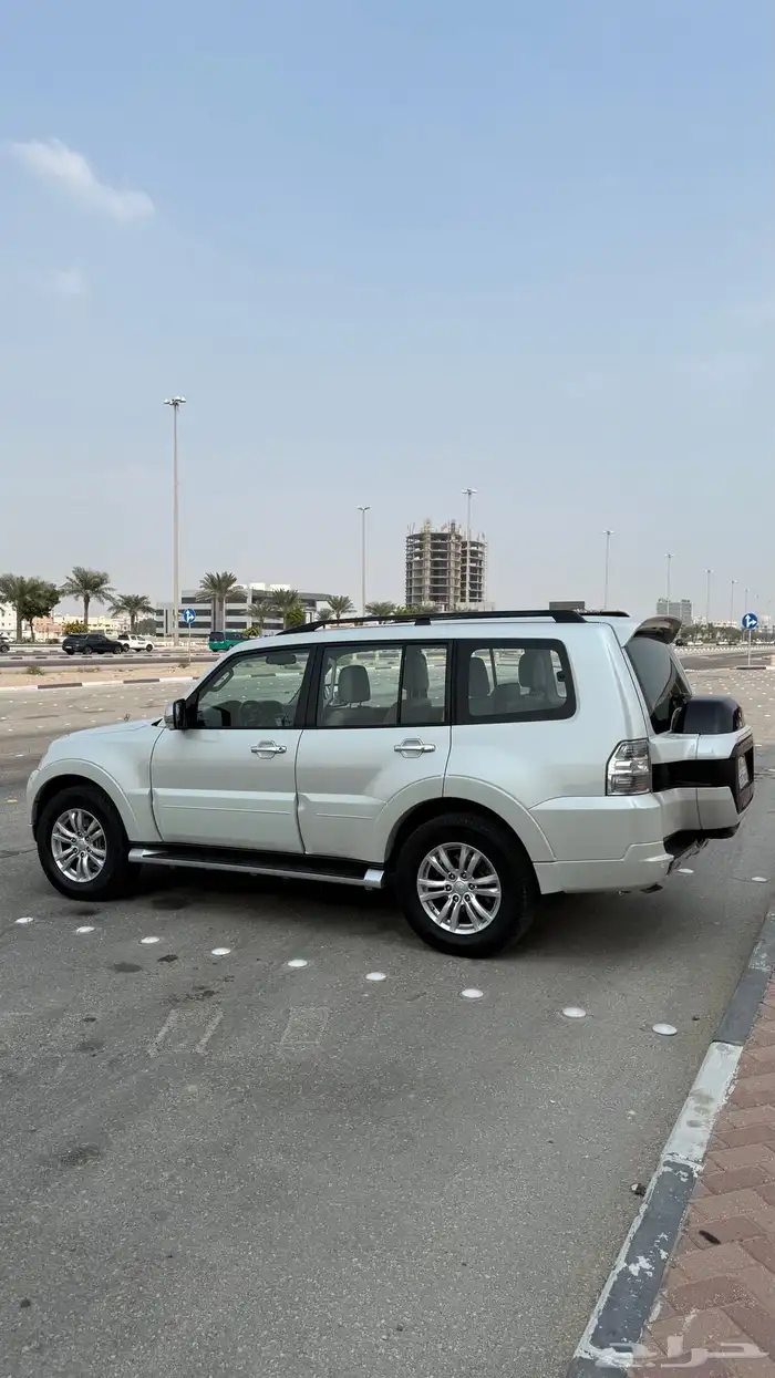 للبيع باجيرو 2017 فل كامل - مكينه 3.8 0