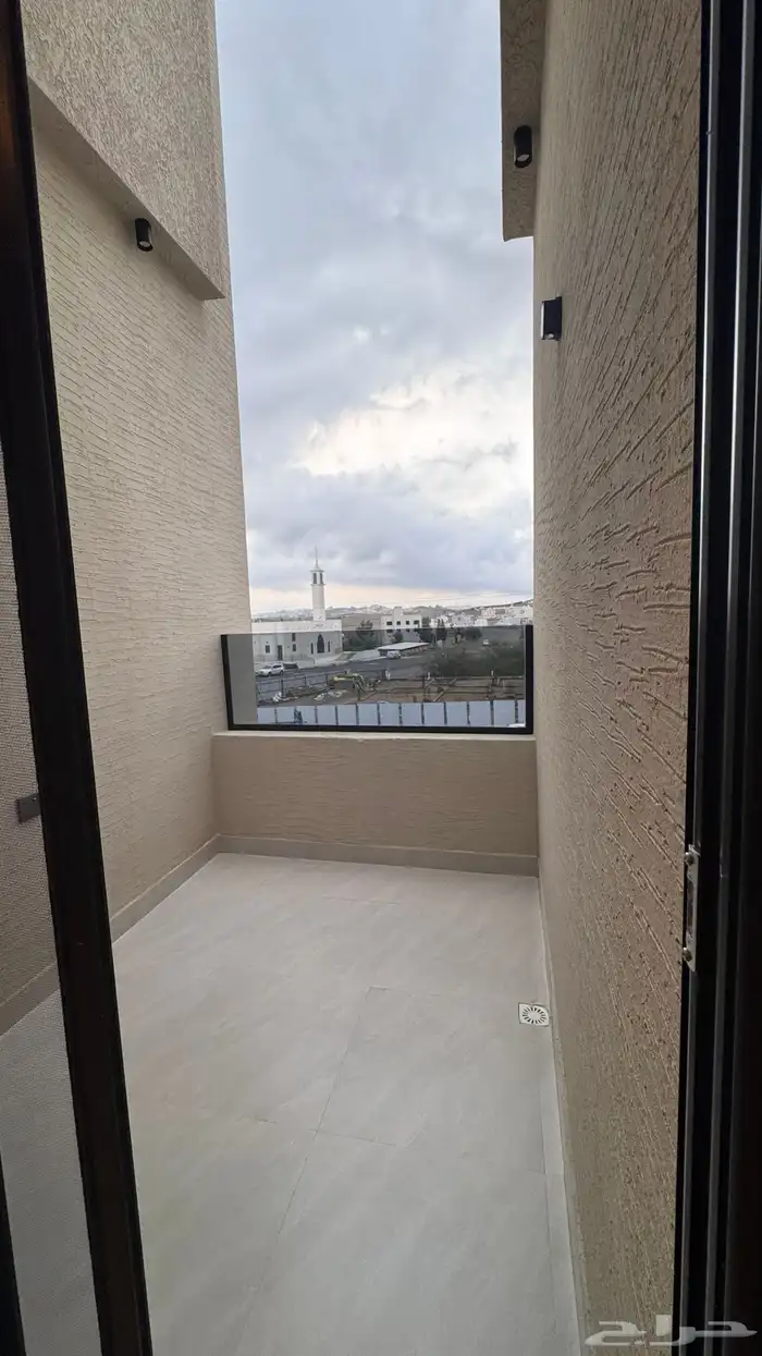 للبيع شقه علويه 6 غرف من 500 الف المحاله ابها 9