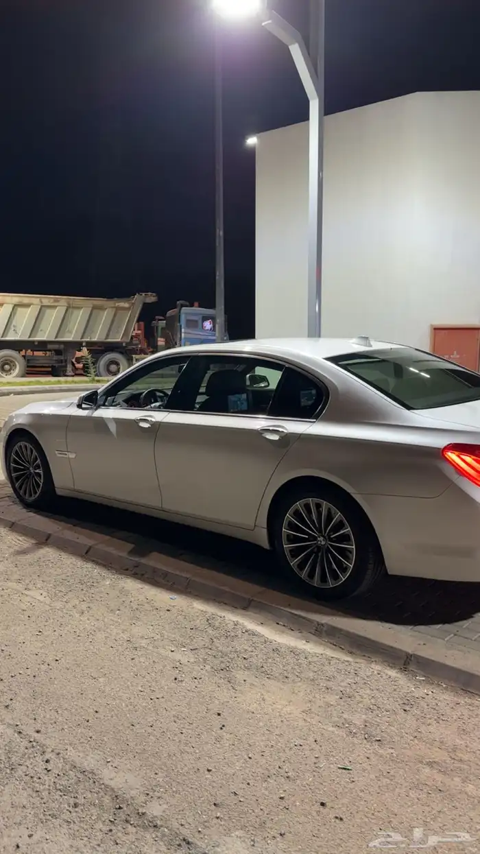 للبيع بي ام دبليو 750 2010 2