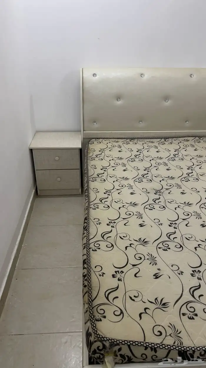 غرفه نوم كبيره بحاله جديده مطلوب 1000 نهائي 0