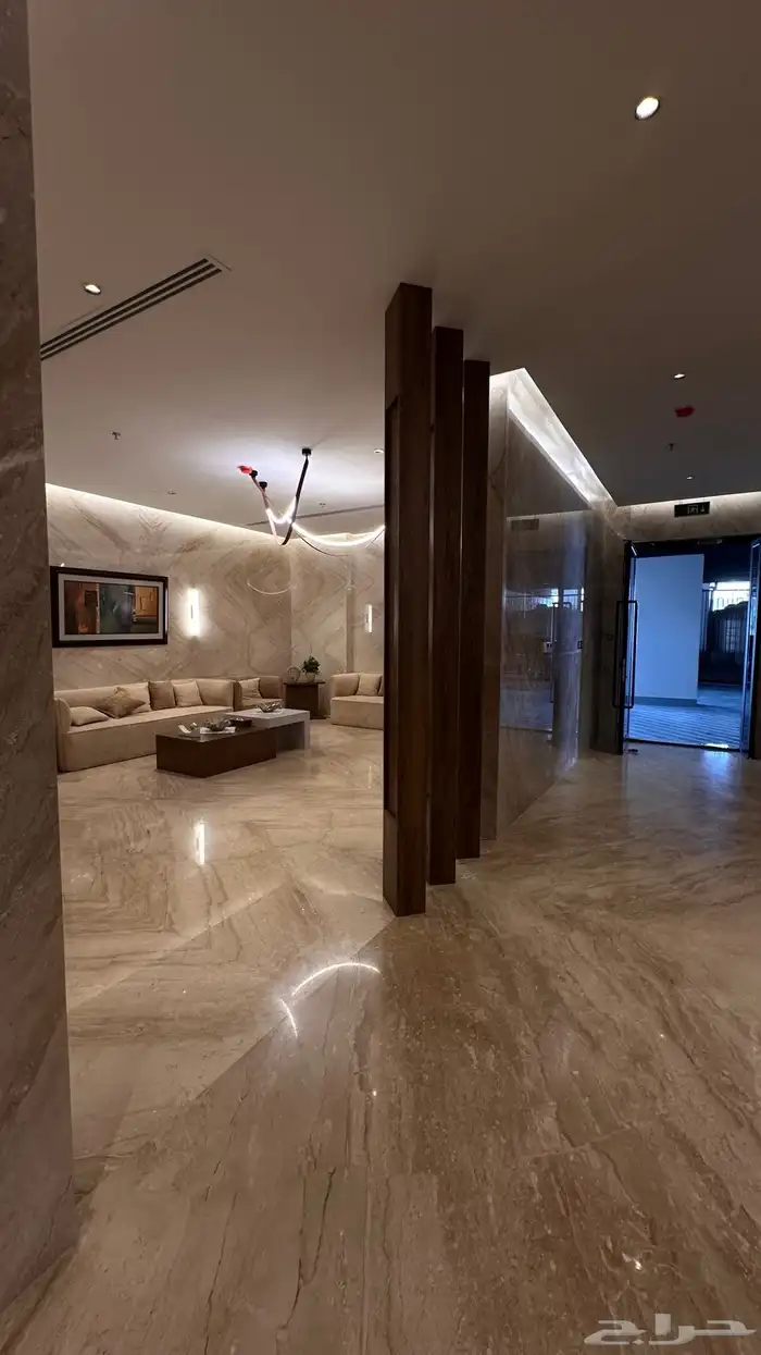 شقة راقية في الخبر للايجار السنوي اخر شقة في البرج 1