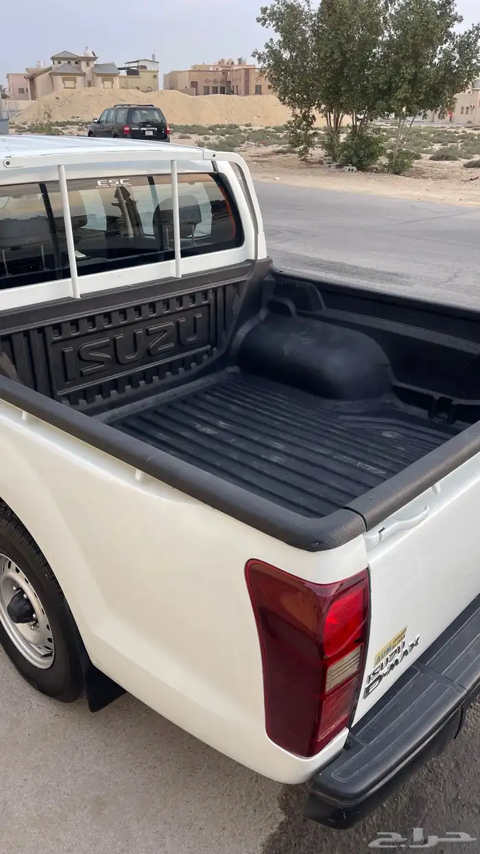 ايسوزو دي ماكس نظيفه موديل 2020 5