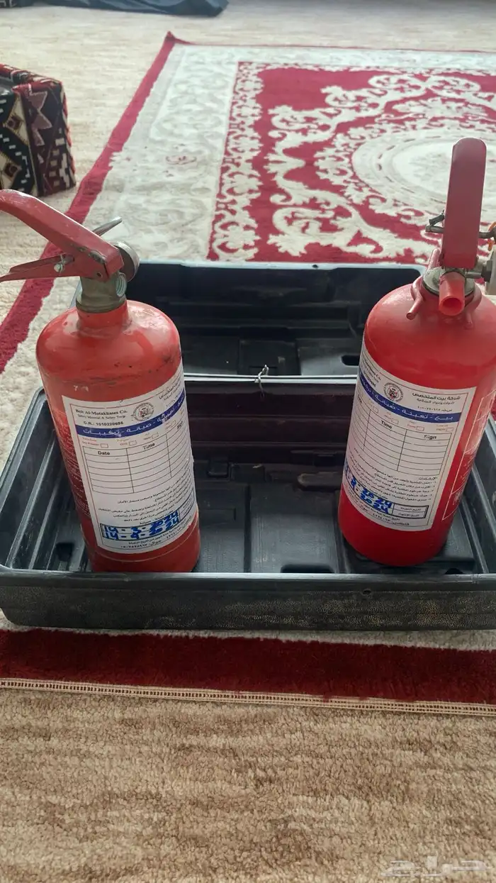 طفايات حريق   صغيره. ضرورية تكون في السيارة  او ايا مكان معك 0