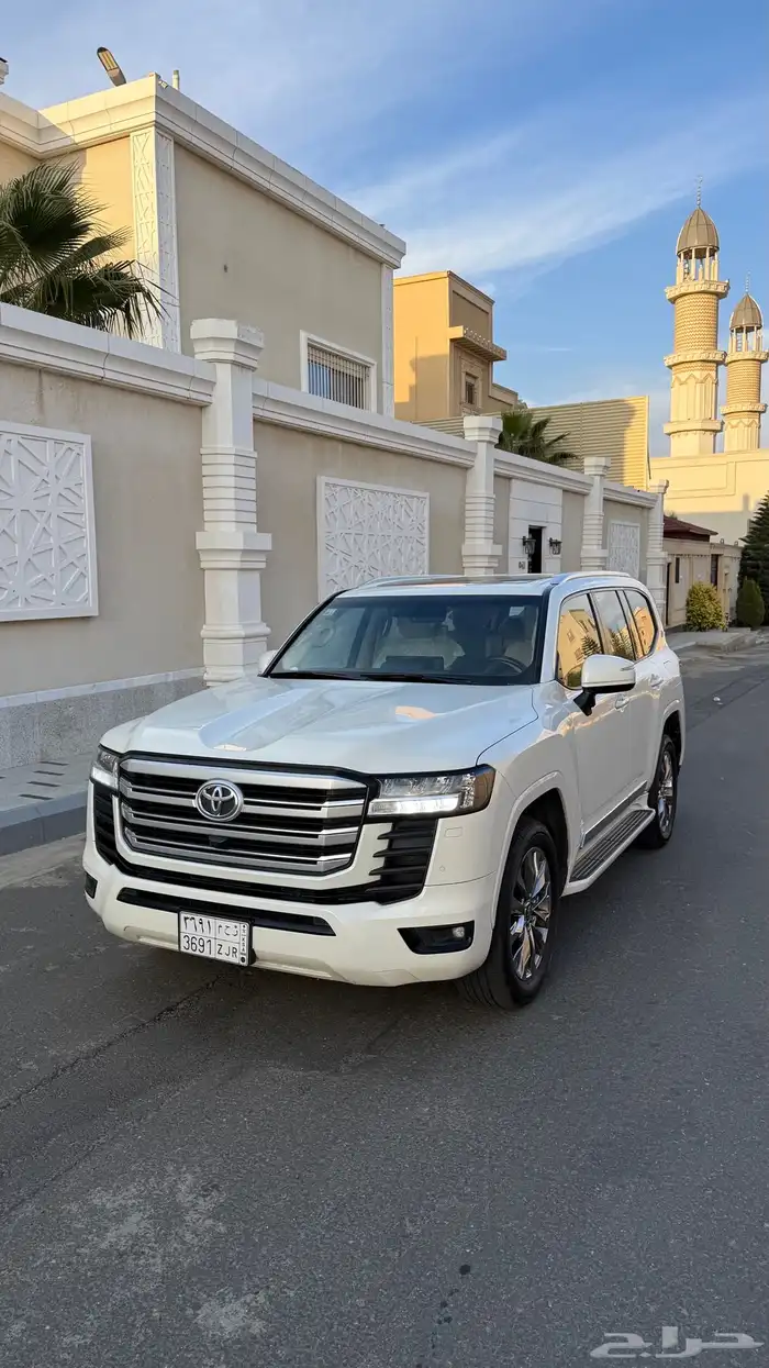 لاندكروزر 2022 L4 سعودي 11